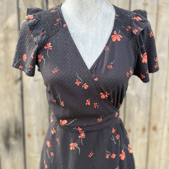 Super Cute n Sexy Black floral wrap dress size XS UNIVERSAL THREAD - Picture 7 of 8